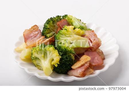 Garlic sautéed broccoli and bacon Garlic sautéed broccoli and bacon 97973004