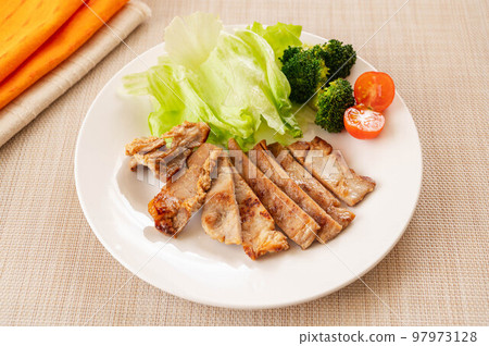 Home-cooked pork saute 97973128