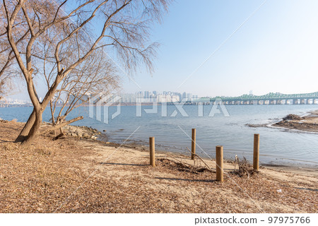 Han river and Seoul cityscape in winter in South Korea 97975766