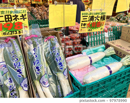 Image of a greengrocer in downtown 97978990