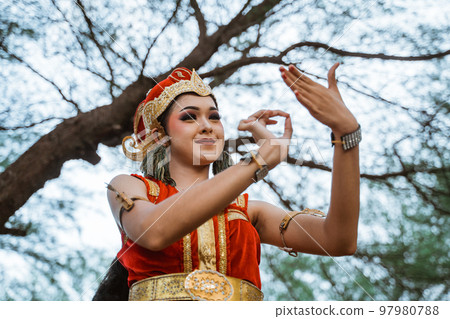 women presenting traditional Javanese dance movements women presenting traditional Javanese dance movements 97980788