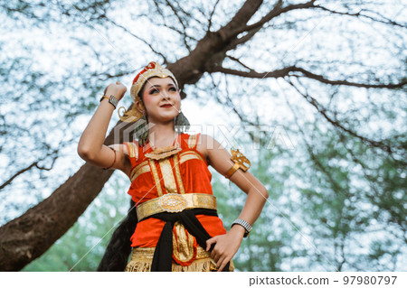 women presenting traditional Javanese dance movements women presenting traditional Javanese dance movements 97980797