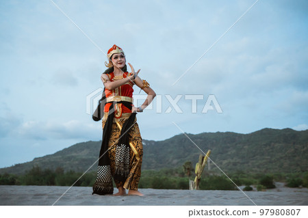 women presenting traditional Javanese dance movements 97980807