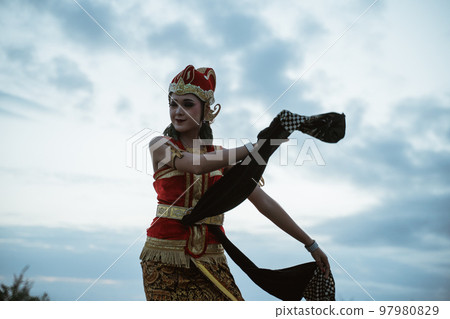 women presenting traditional Javanese dance movements women presenting traditional Javanese dance movements 97980829
