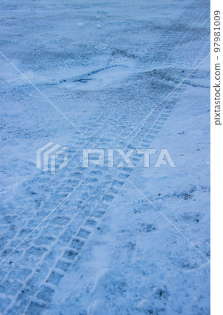 無釘輪胎痕跡 97981009