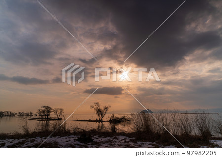 Winter evening photography in Onoe, Kohoku-cho, Nagahama City, Shiga Prefecture 97982205