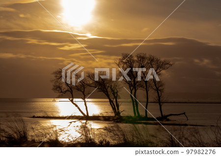 Winter evening photography in Onoe, Kohoku-cho, Nagahama City, Shiga Prefecture Winter evening photography in Onoe, Kohoku-cho, Nagahama City, Shiga Prefecture 97982276