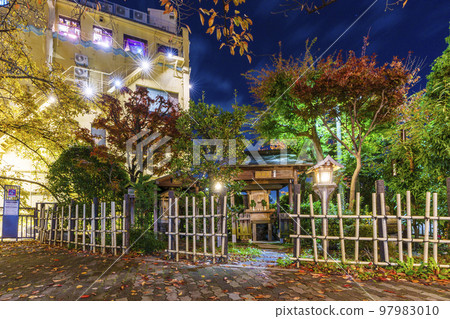 Benzaiten, Kyoto's elegant night view of Gion Shirakawa Benzaiten, Kyoto's elegant night view of Gion Shirakawa 97983010