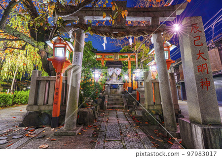 Kyoto's atmospheric Gion Shirakawa night view Tatsumi Daimyojin Kyoto's atmospheric Gion Shirakawa night view Tatsumi Daimyojin 97983017