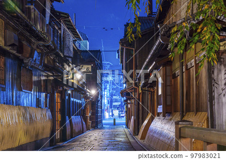 京都優雅的只園白川夜景辰橋秋 97983021