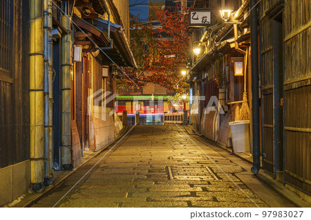 Kyoto's elegant Gion Shirakawa night view cutout Kyoto's elegant Gion Shirakawa night view cutout 97983027