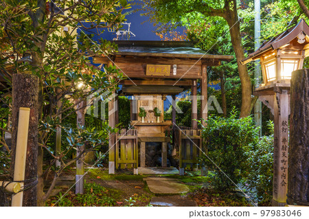 Benzaiten, Kyoto's elegant night view of Gion Shirakawa Benzaiten, Kyoto's elegant night view of Gion Shirakawa 97983046
