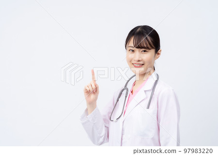Young female doctor (pointing pose) 97983220