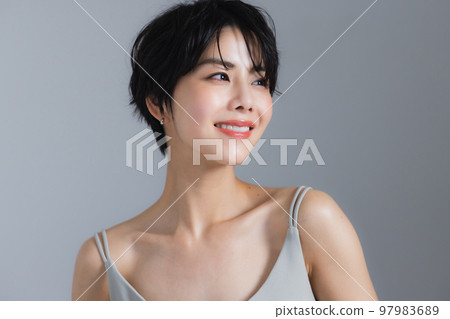 A woman with short hair 97983689