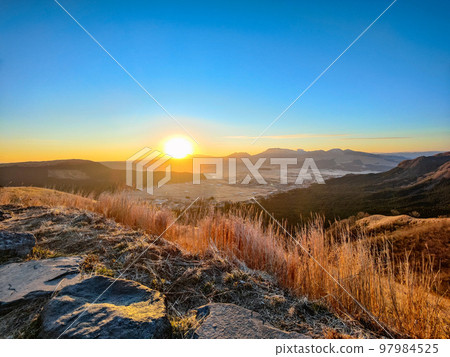 New Year's sunrise (Aso/Daikanbo) 97984525
