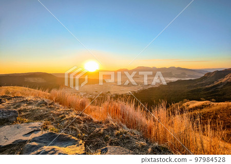 New Year's sunrise (Aso/Daikanbo) 97984528