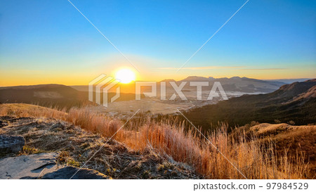 New Year's sunrise (Aso/Daikanbo) 97984529