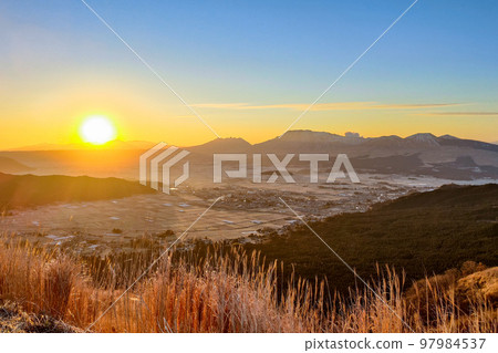 New Year's sunrise (Aso/Daikanbo) 97984537