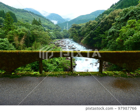 Arch bridge 97987766