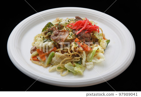 Yakisoba (fried noodles) studio shot 97989041