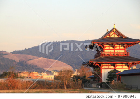 平城宮遺址朱雀門修復後的夜景 97990945