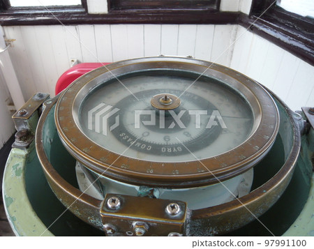 Hikawa Maru's gyrocompass Hikawa Maru's gyrocompass 97991100