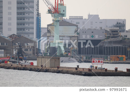 潛艇停泊在三菱重工神戶造船廠 97991671