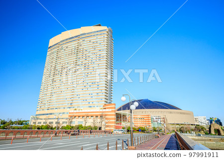 Autumn townscape of Fukuoka city, Momochihama, Fukuoka city, Fukuoka prefecture 97991911