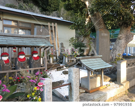 Tamanawakubizuka in Ofuna, Kamakura City Tamanawakubizuka in Ofuna, Kamakura City 97991938