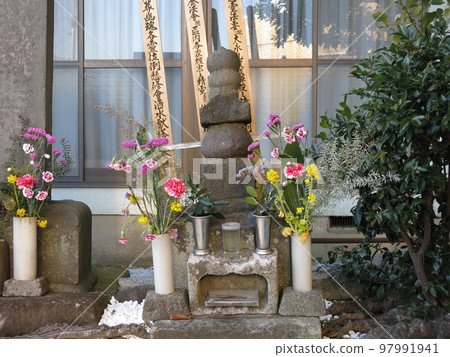 Tamanawakubizuka in Ofuna, Kamakura City 97991941