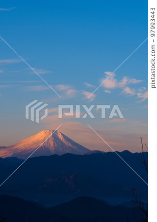 從奧高尾看到日出時的富士山 97993443