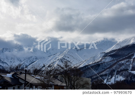 A superb view of Shinshu in winter Clear blue skies and snow white horses 97993670