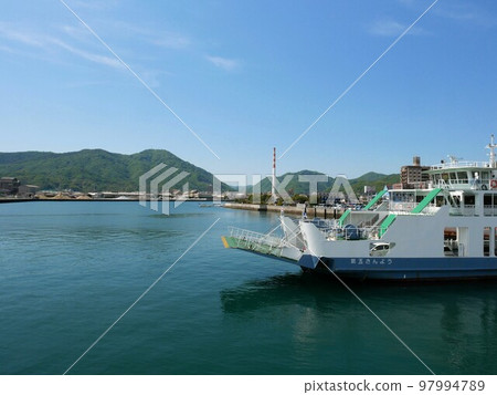 A ferry anchored at Takehara Port in the Seto Inland Sea (Hiroshima Prefecture) 97994789