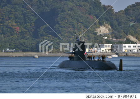 Maritime Self-Defense Force Oyashio-class submarine leaving Yokosuka Port Maritime Self-Defense Force Oyashio-class submarine leaving Yokosuka Port 97994971
