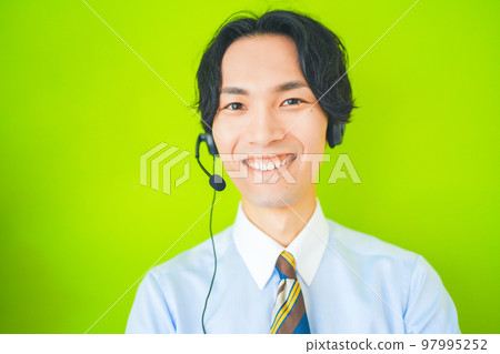 戴耳機做生意的內部推銷員 97995252
