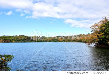 Lake Ippeki scenery in early winter 97995513