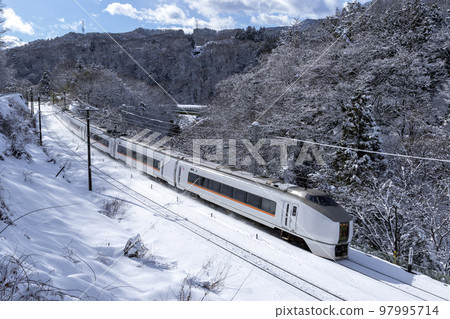 651系列和雪景 97995714
