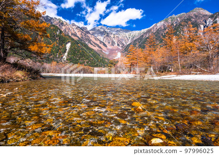 《Nagano Prefecture》 Autumn Kamikochi, the peak of autumn colors 97996025