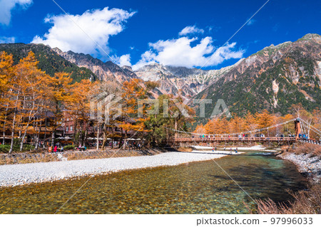 《Nagano Prefecture》 Autumn Kamikochi, the peak of autumn colors 97996033