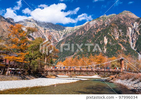 《Nagano Prefecture》 Autumn Kamikochi, the peak of autumn colors 97996034
