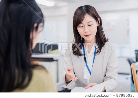 A woman at the counter 97996053