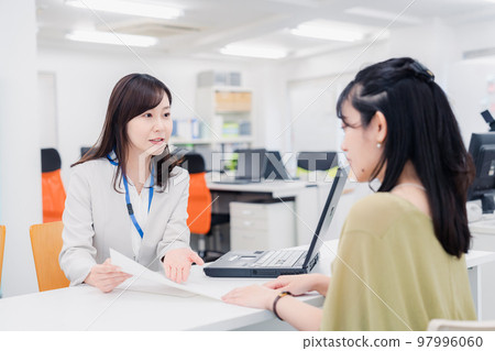 A woman at the counter 97996060