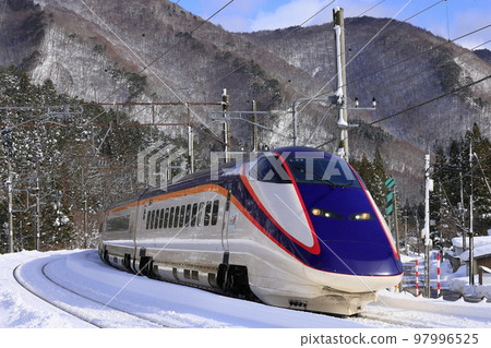 山形新幹線冬季穿越板谷嶺 97996525