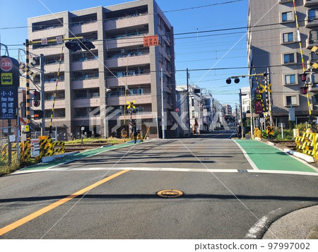 公寓和鐵路道口 97997002