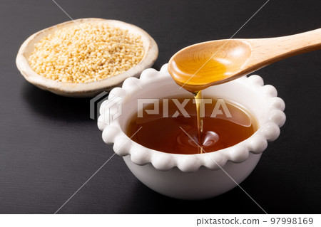 Sesame oil Sesame oil 97998169