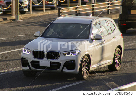 SUV 多用途車道路駕駛 SUV 多用途車道路駕駛 97998546
