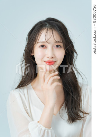 化妝的長發女人 98000756