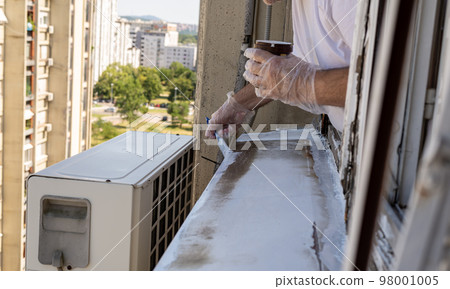 Renovating an old window sill Renovating an old window sill 98001005