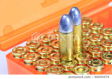 Pack of bullet 9mm parabellum LRN (lead round nose) with brass shells. Pack of bullet 9mm parabellum LRN (lead round nose) with brass shells. 98004474