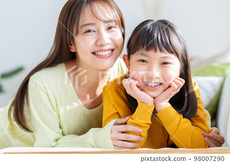 Parents and children relaxing in the living room Parents and children relaxing in the living room 98007290